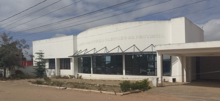 Edifício da Secretaria de Estado em Nampula continua fechado após obras de reabilitação